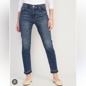 #46. NWT Old Navy Mid-Rise Boyfriend Straight Cut-Off Jeans